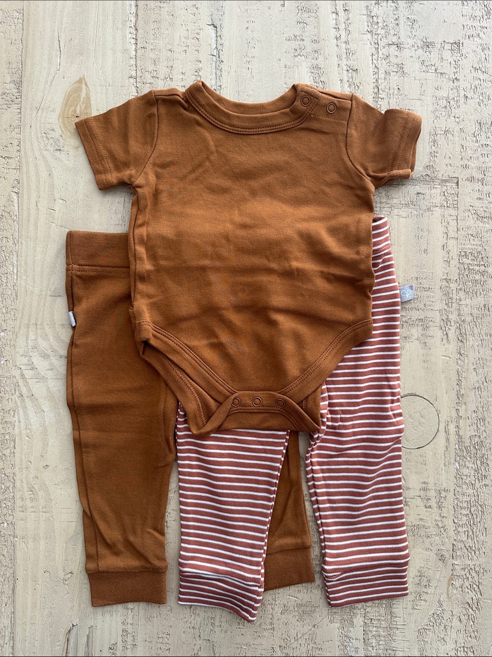 goumikids Short Sleeve Onesie and Pants, Set of 3, 0-3M